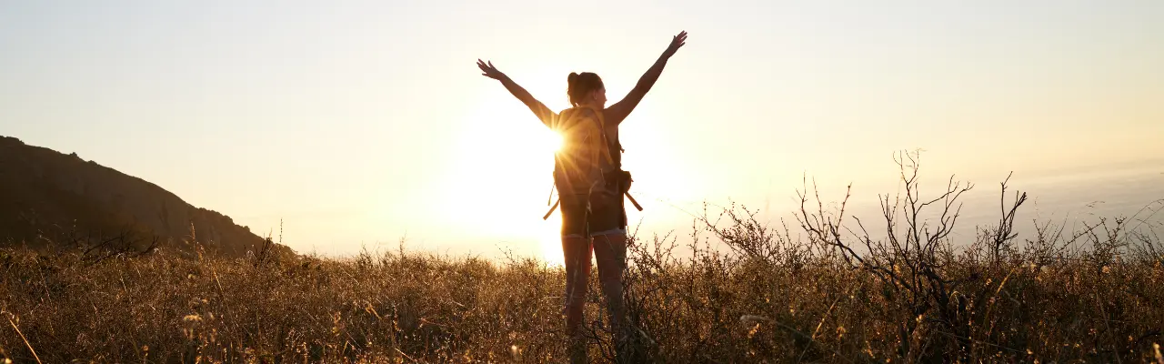 Personne ressentant un sentiment de libération intérieure après une période de procrastination