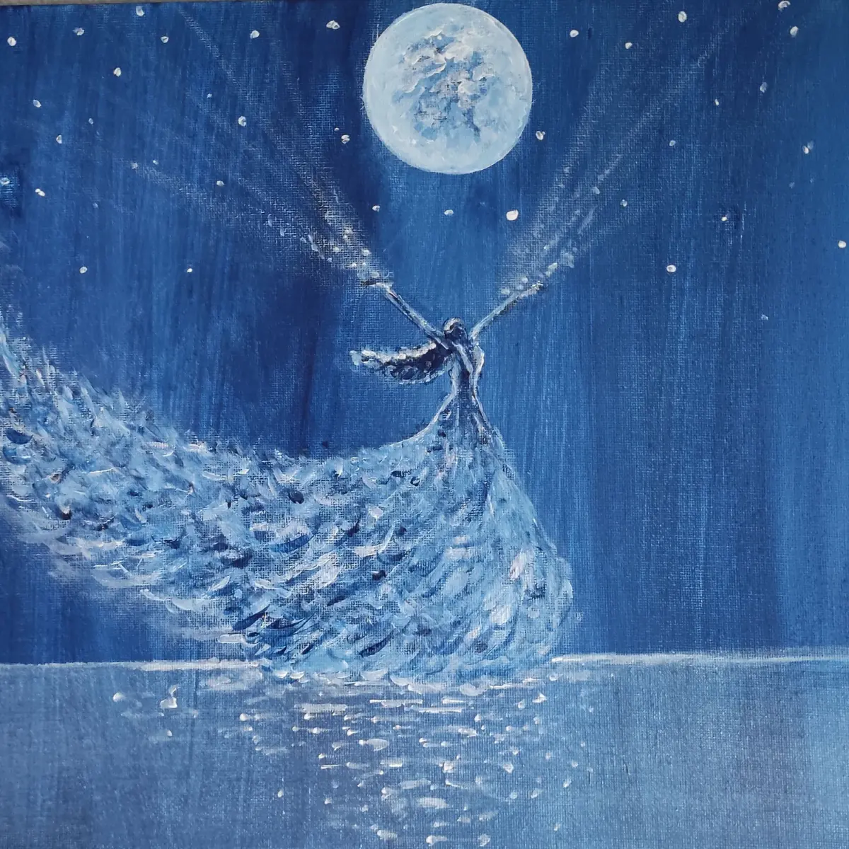 Peinture énergétique d’une femme sous la lune, robe fluide bleue reflétée sur l’eau, œuvre intuitive de Coralie.